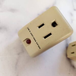 Electrical 3 way plug in vintage Model A - 1511- 1/0  leviton 15a-125v